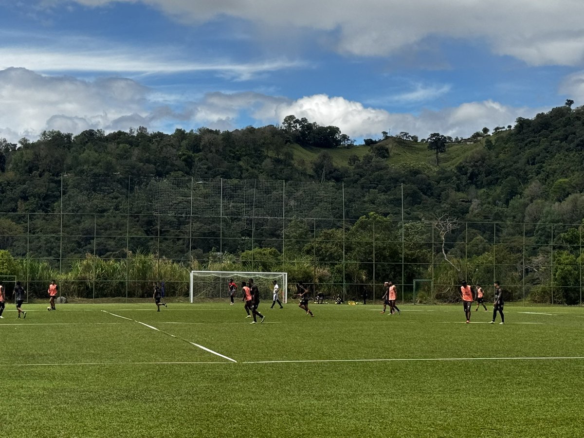 🔥🔥ATENCIÓN🔥🔥
#89 <a href="/EstudiantesMEFC/">Estudiantes de Mérida FC</a> Hizo su sesión de entrenamiento en las instalaciones de los Hermanos Montilla.
Todos los detalles de la práctica hoy a partir de las 6pm. 
📻 Redurbanfm.com
