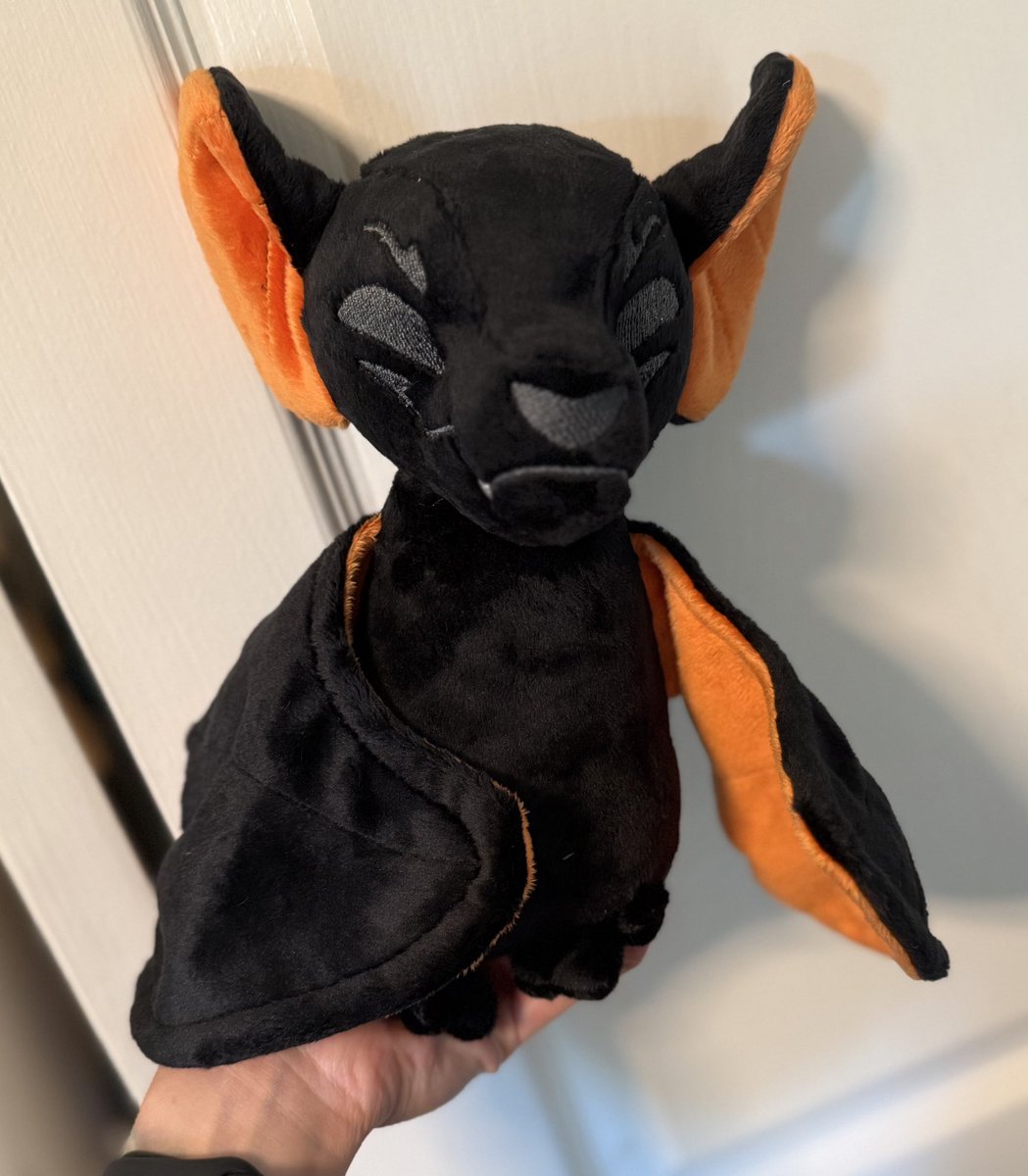 BlueHarborC's tweet image. I am so excited to introduce some new bat friends!! These guys were so fun to pattern and make. They’ll be ready for adoption at MP this weekend 🦇