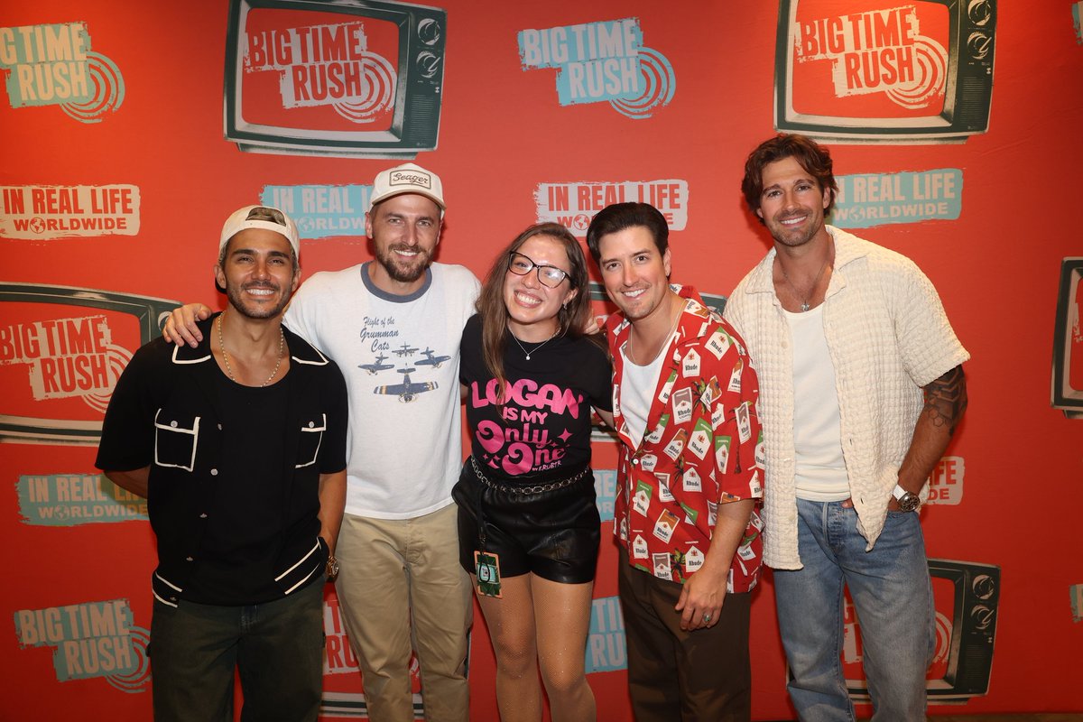 yesterday these four men gave me the hugs that fixed my broken heart ❤️ 
a love like this is FOREVER 🫶🏻