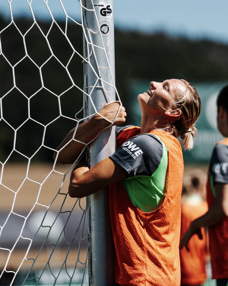¡Comienza la cuenta regresiva! Este sábado nuestro equipo femenil disputará la Supercopa de Alemania ante <a href="/FCBfrauen/">FC Bayern Frauen</a>.
🐺 🏆

#VfLWolfsburg