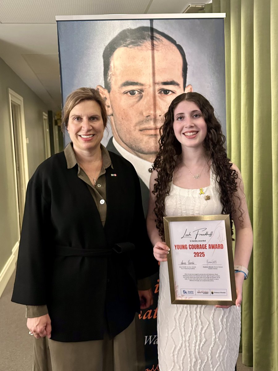 Sweden in Canada (@swedenincan) on Twitter photo Congratulations Leah Freedhoof from đ¨đŚ, one of this yearâs recipient of the Young Courage Award! An international prize for moral courage, the award is presented by <a href="/R_W_Academy/">RaoulWallenbergAcad</a> and <a href="/SweInstitute/">Svenska institutet</a> in cooperation with đ¸đŞ embassies, commemorating the deeds of #RaoulWallenberg. Congratulations Leah Freedhoof from đ¨đŚ, one of this yearâs recipient of the Young Courage Award! An international prize for moral courage, the award is presented by <a href="/R_W_Academy/">RaoulWallenbergAcad</a> and <a href="/SweInstitute/">Svenska institutet</a> in cooperation with đ¸đŞ embassies, commemorating the deeds of #RaoulWallenberg.