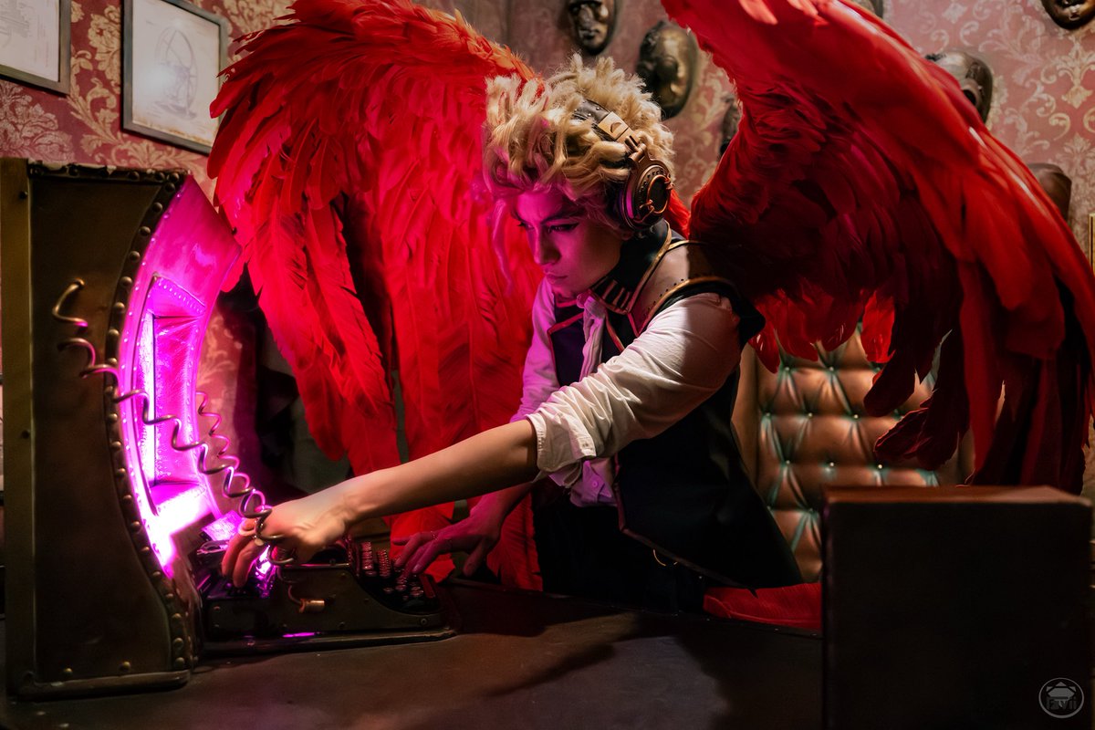 Caydance_'s tweet photo. How does this device actually work?…. 

The inventions in the My Hero Academia Steam Punk universe are a bit strange!!

Steampunk Hawks au mha
Cosplay by @caydance_ 
Picture by ravii
Location final escape berlin https://t.co/0jtj4Hedia