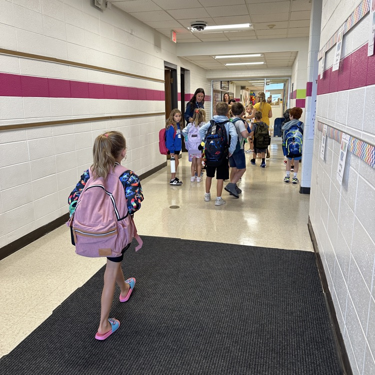 ManhattanSD114's tweet photo. It has been a great first day of school for our MSD114 students! https://t.co/kXfqlSsWW2