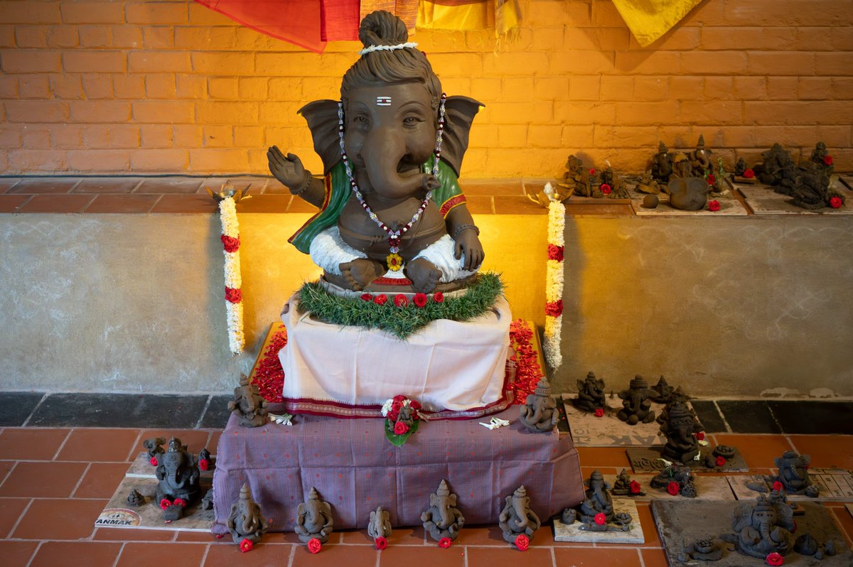 ishafoundation's tweet image. Sadhguru Gurukulam Samskriti students crafted adorable Ganeshas with devotion and celebrated through traditional storytelling and offerings, seeking the grace and blessings of the bestower wisdom and intellect.