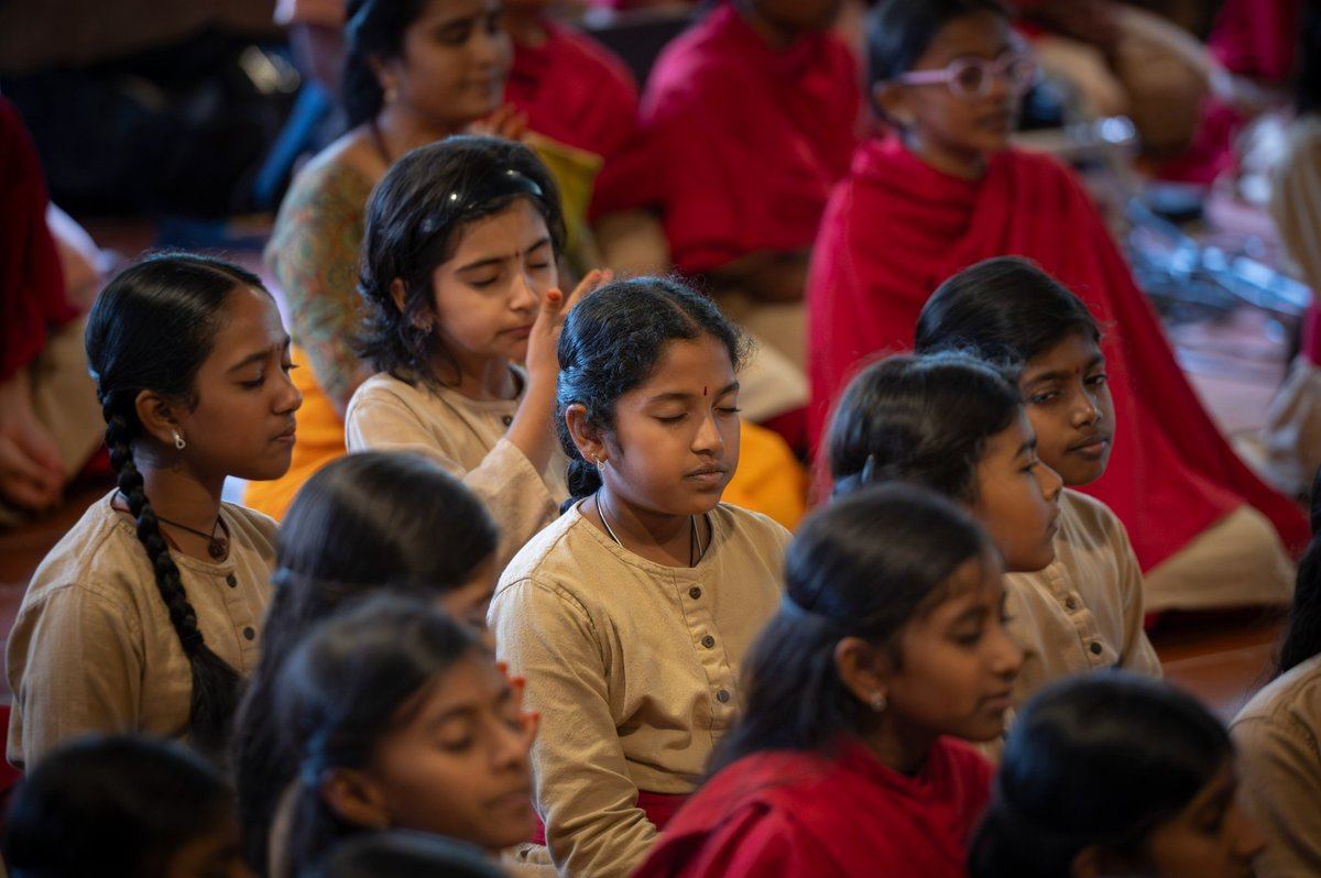 ishafoundation's tweet image. Sadhguru Gurukulam Samskriti students crafted adorable Ganeshas with devotion and celebrated through traditional storytelling and offerings, seeking the grace and blessings of the bestower wisdom and intellect.