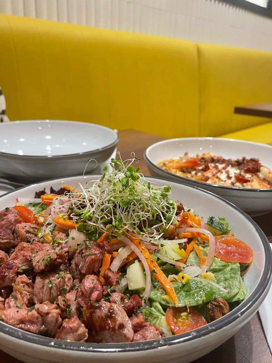 izaac75's tweet photo. Fresh, colorful, and oh-so-delicious! A perfect meal to nourish the body and soul. #HealthyEating #Foodie https://t.co/AXFvtZl0rP
