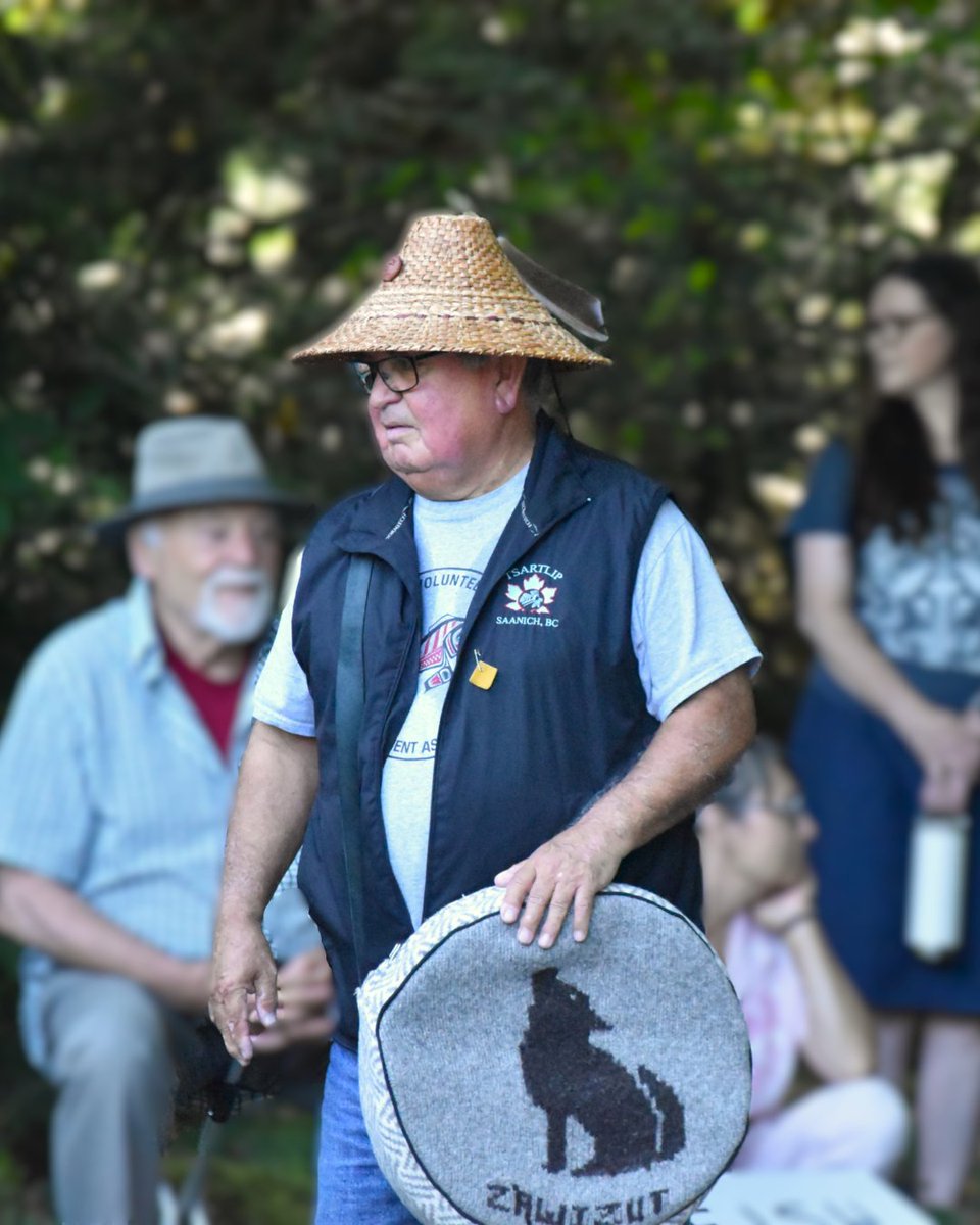 wildernews's tweet photo. We joined our friends at SELE₭TEȽ (#Goldstream River) w/ leaders + community members from the five W̱SÁNEĆ Nations – W̱JOȽEȽP (Tsartlip), BOḰEĆEN (Pauquachin), SȾAUTW̱ (Tsawout), W̱SIKEM (Tseycum) and MÁLEXEȽ (Malahat) – to honour #salmon who call these waters home. https://t.co/r4CECJ8fic