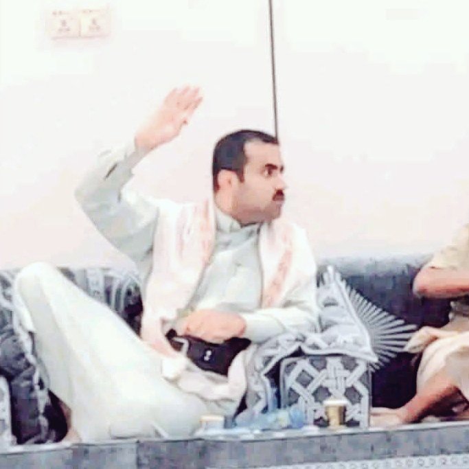 بينما كان أبناء حضرموت يتوقعون استقالة قيادات الحلف والجامع من السلطة المحلية والحكومة الشرعية احتجاجا على التهميش وعدم تلبية طموحاتهم نتفاجأ ببيانات من الحلف والجامع تعترض على إقالة مدير مديرية!
هل أصبحت المناصب ومخصصاتها هي حقوق الحضارم وتطلعاتهم أم أن البوصلة قد ضاعت؟