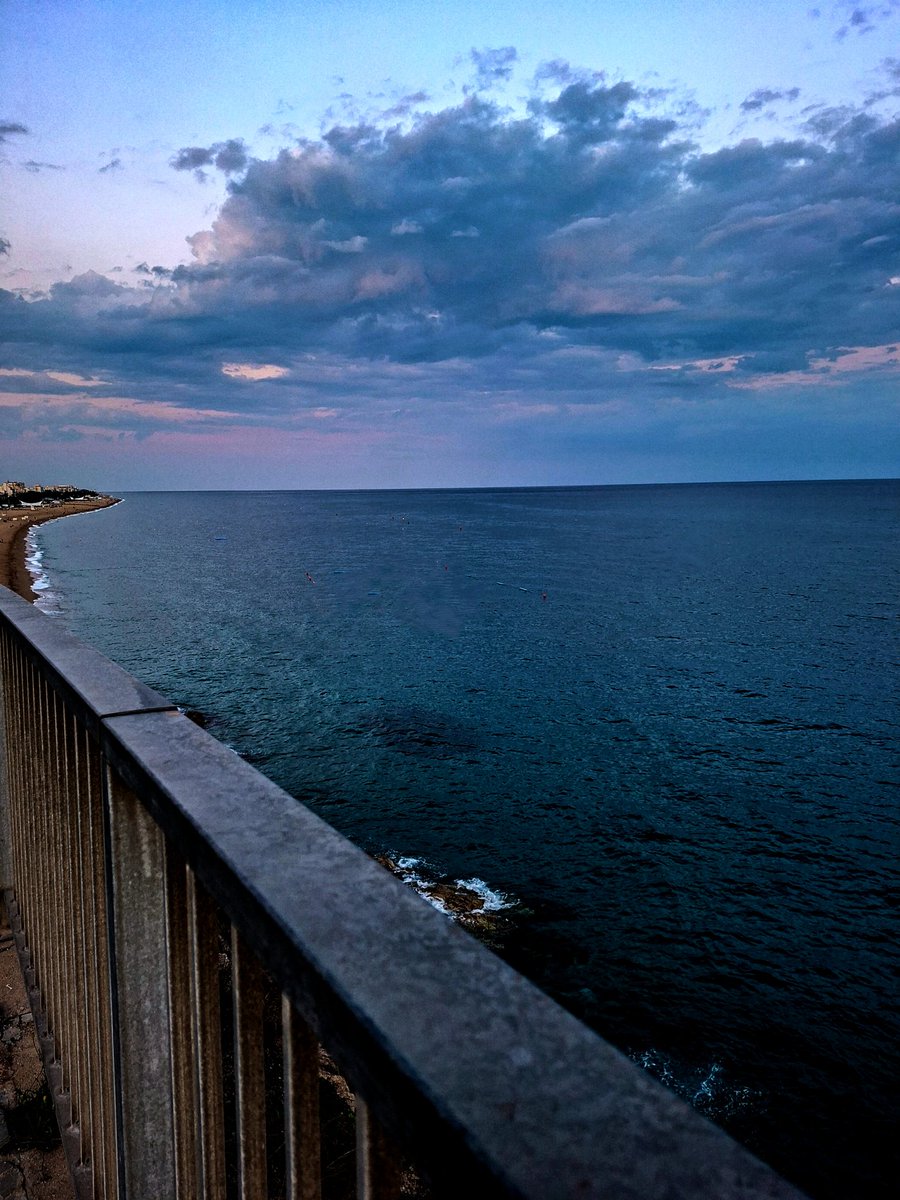 Pensar ahoga.
La mente es también un gran océano.