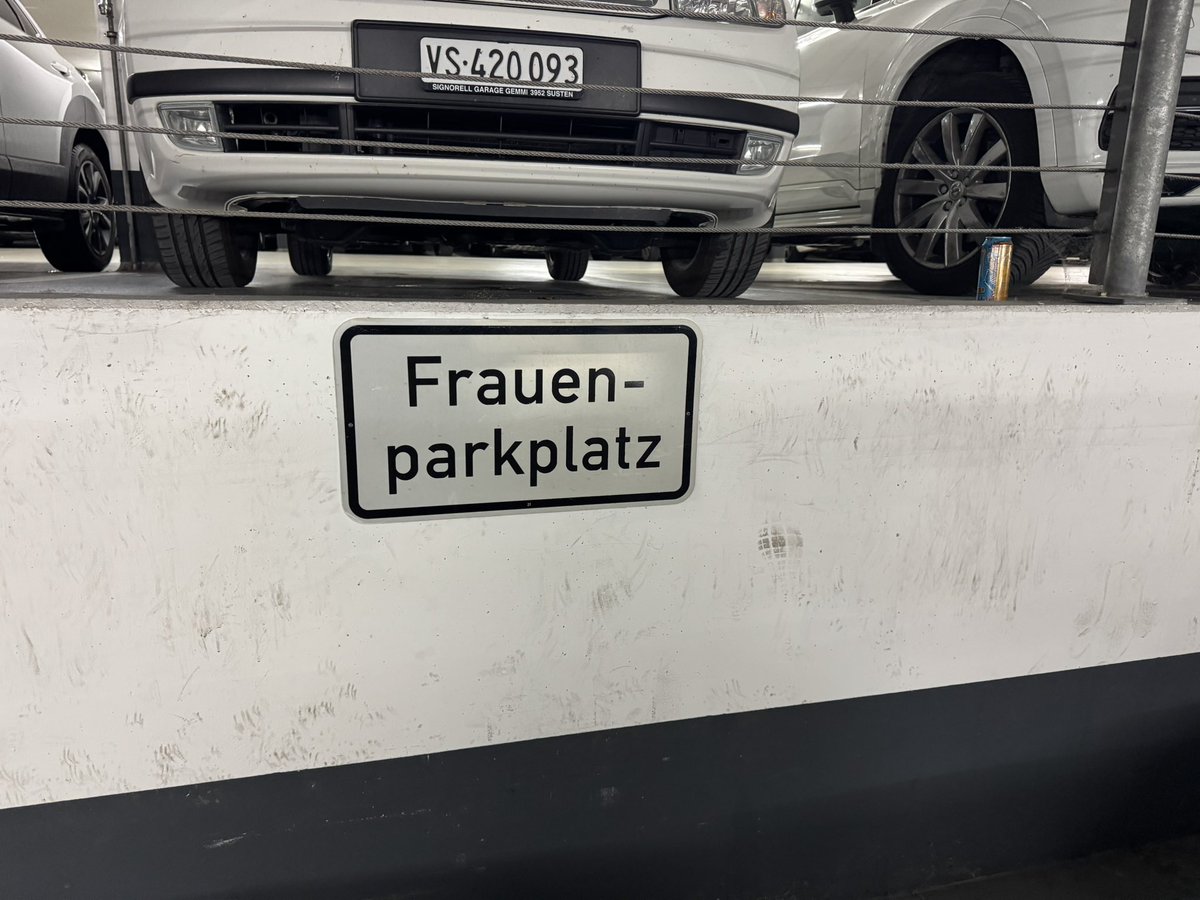 Parece que el aparcamiento de genero que configuró el <a href="/AytoLeon/">Ayuntamiento de Leon</a> se hace en Europa habitualmente … <a href="/JADIEZLEON/">JADiez / ❤️ 🦁</a>