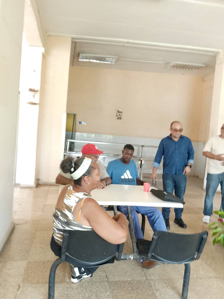 Participamos en Asamblea de Trabajadores Ejemplares en la Residencia de Profesores.
Se eligieron 6 compañeros para iniciarles el Crecimiento al PCC.
#SíSePuede 
#PlazaEnElCorazón 
#100AñosConFidel 
#CubaVa