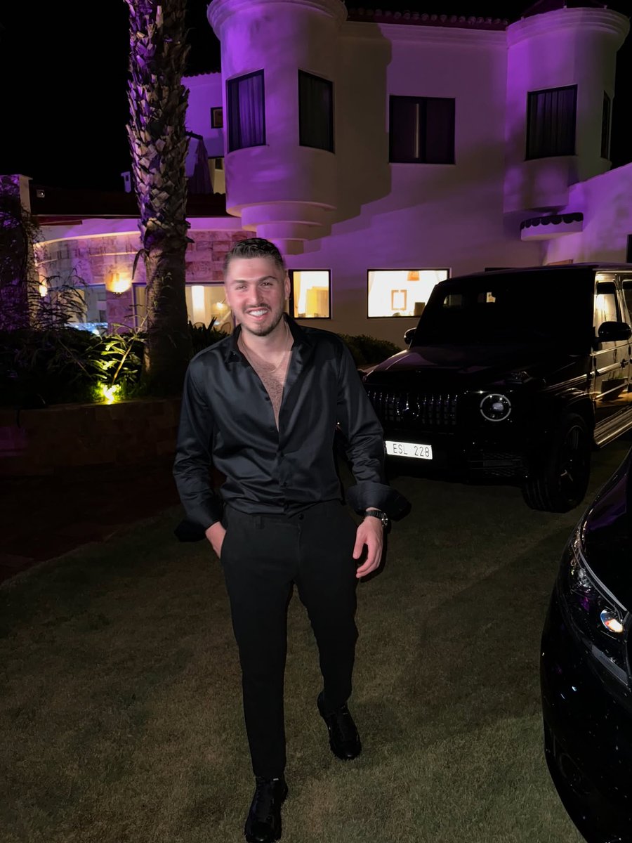 Çağrı Sinci'nin Başkası albümündeki "Kırık Haramiler" şarkısından bi' punch:

En sevdiğim 2. popçu Emircan İğrek 1. kendine rapçi diyor"

Yorum sizde.