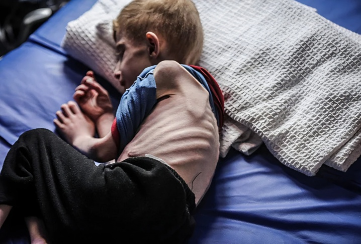 Ça ne vous empêche pas de dormir ?
Ça ne vous écœure pas d'entendre des négationnistes à longueur de journée sur des médias qui nient ou relativisent le calvaire de ces pauvres gens ?
Honte à nous, honte à notre humanité.