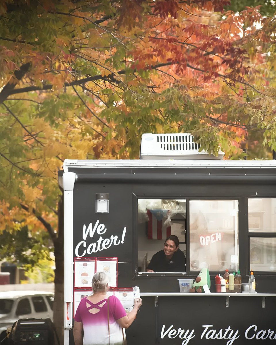 From the beginnings of hot dogs, snow cones, and tacos, the Treasure Valley food truck scene has transformed over the last decade into a place of culinary innovation.🍣 
Visit Green Acres to try Boise's best food trucks🍔 
f.mtr.cool/ercjkfygqg

#IDGuide #FoodTruck #Greenacres