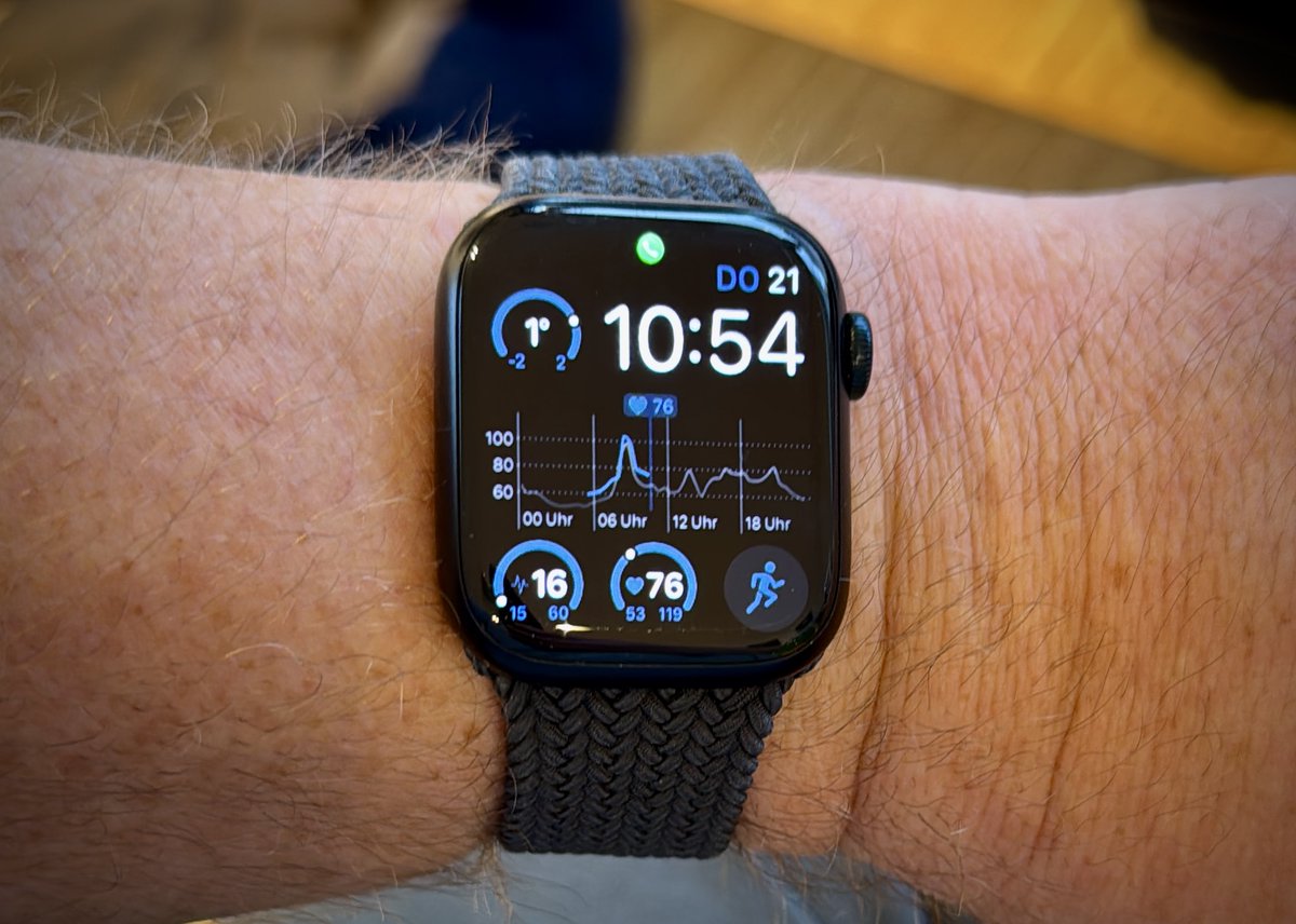 Buying an Apple Watch was the single most effective step to improve my life with LongCOVID. Here is how I learned to properly “pace” with it.

What most people don’t realize: After every new COVID infection your body is - at least for some time - less tolerant to strain and for