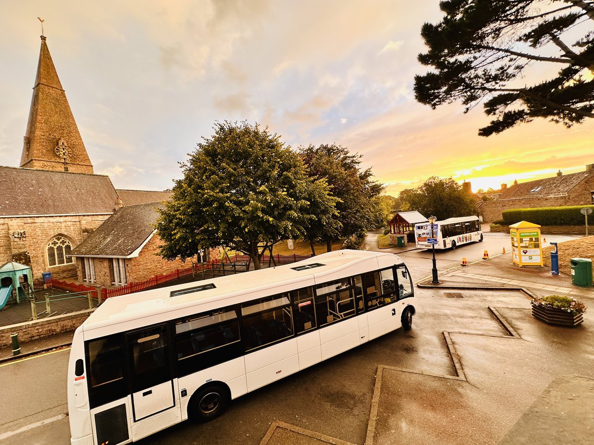 zelia_gouveia's tweet image. @LynnParsonsUK beautiful sunset in Jersey ❤️