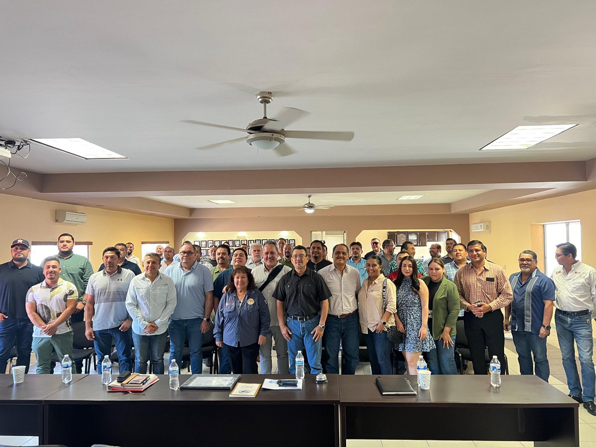 RigoSalgadoV's tweet photo. ¡La unión hace la fuerza !💪🐟

La Federación Regional de Sociedades Cooperativas de la Industria Pesquera de Baja California (#FEDECOOP) es ejemplo de que con organización y trabajo en equipo se pueden alcanzar grandes logros para las y los pescadores.

😀 Fue un gusto escuchar sus experiencias, conocer sus desafíos y los proyectos que tienen por delante. Desde 1940 han demostrado que el esfuerzo colectivo transforma comunidades.

Cuenten con el apoyo de la presidenta @Claudiashein y @Conapesca, tienen mi reconocimiento al gran trabajo organizado que realizan 🫱🏻‍🫲🏼.

#PescaSostenible #BienestarPesquero