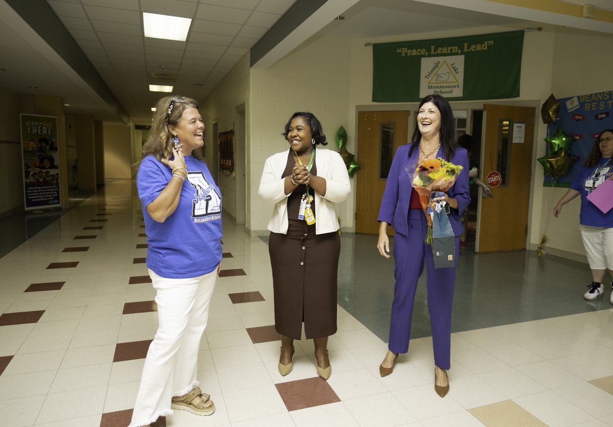 GCSchoolsNC's tweet image. #BackToGCS | Triangle Lake Montessori students were all smiles as they returned to school after summer break. Their campus will also host Allen Jay Elementary students as the construction process begins for more bond projects.💙