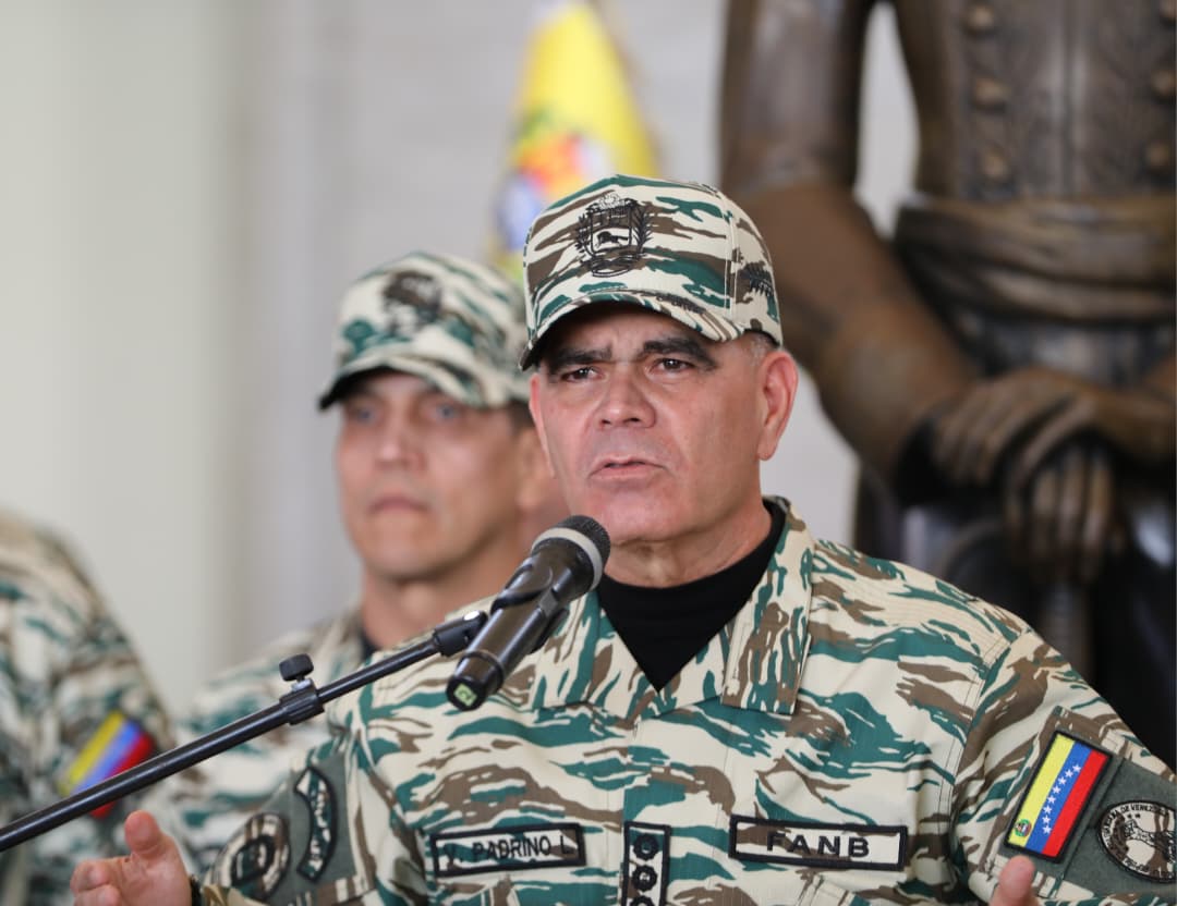 Padrino López ante amenazas de EE.UU. contra Venezuela: Aquí no hay espacio para el miedo.

fusernews.com/padrino-lopez-…