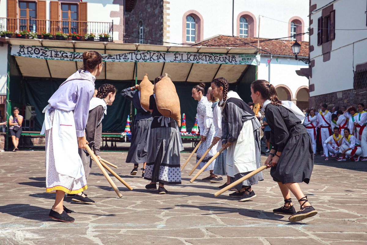 LEKAROZ DANTZAN! 🍎🍏