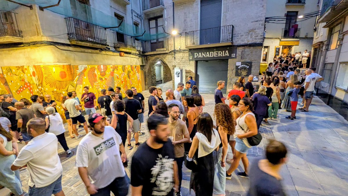 ... Munió de gent al Tap'Antic que no sap que als mateixos bars, cada dijous de l'any, hi ha pintxo-pote a 3,5 euros i sense cues.