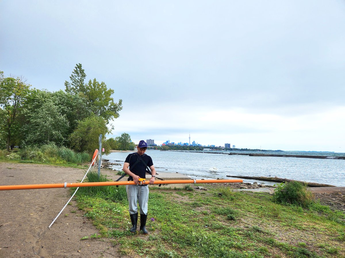 EosGNSS's tweet image. Discover how @WesternU Ph.D. student Junwei Zhu uses Skadi and Arrow #GNSS to research the impact of urban runoff on groundwater entering Lake Ontario. Using #EosGNSS with #ArcGISApps, he maps conductivity measurements of groundwater along the shoreline.
buff.ly/nAvqrUd