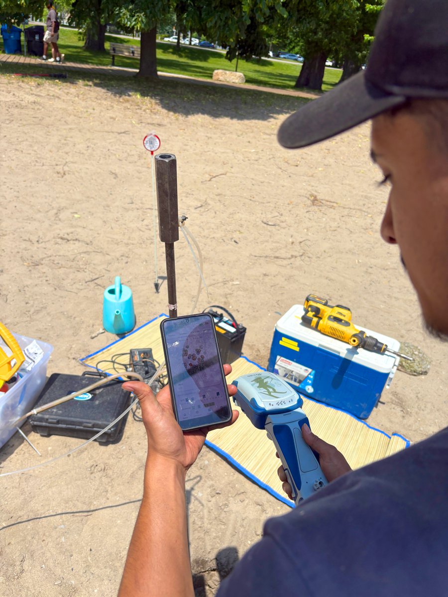EosGNSS's tweet image. Discover how @WesternU Ph.D. student Junwei Zhu uses Skadi and Arrow #GNSS to research the impact of urban runoff on groundwater entering Lake Ontario. Using #EosGNSS with #ArcGISApps, he maps conductivity measurements of groundwater along the shoreline.
buff.ly/nAvqrUd