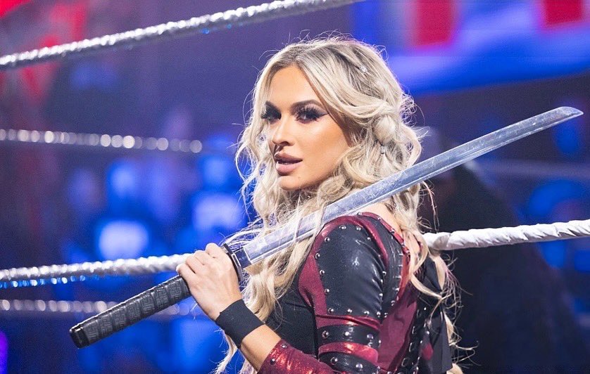 karmen_wwe's tweet image. i think it’s time to add a title to the list of things that look great on me 😉🏆 TUNE IN TONIGHT for all the #SHINGSHING action 🗡️ #WWEEVOLVE airing on @tubi &amp;amp; @youtube 🔥