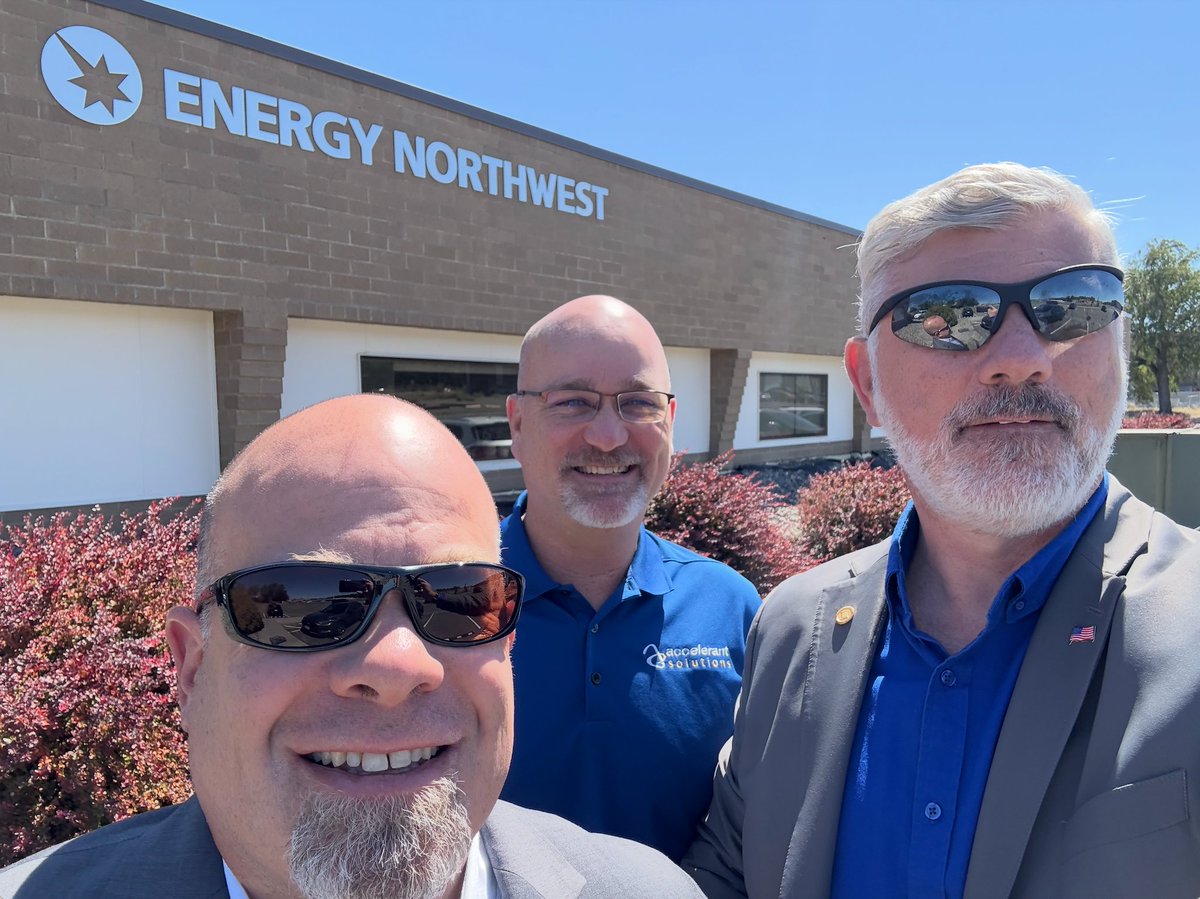 acceleranttech's tweet image. On the ground and in the field. 👷‍♂️

Our Accelerant Solutions team had a great visit with @EnergyNorthwest last week.

Grateful for the warm welcome and always energized by the chance to connect with industry leaders committed to nuclear excellence.

#NuclearEnergy…