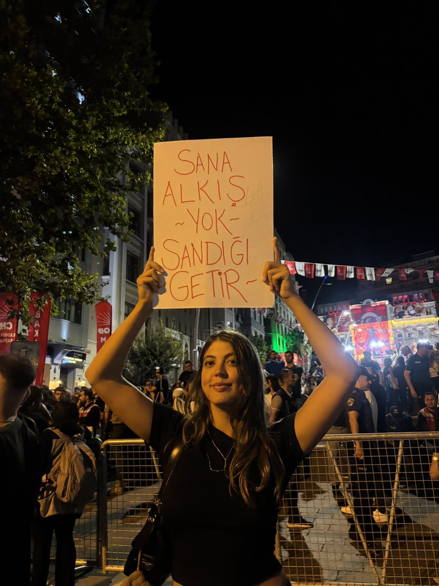 sana alkış yok, sandığı getir