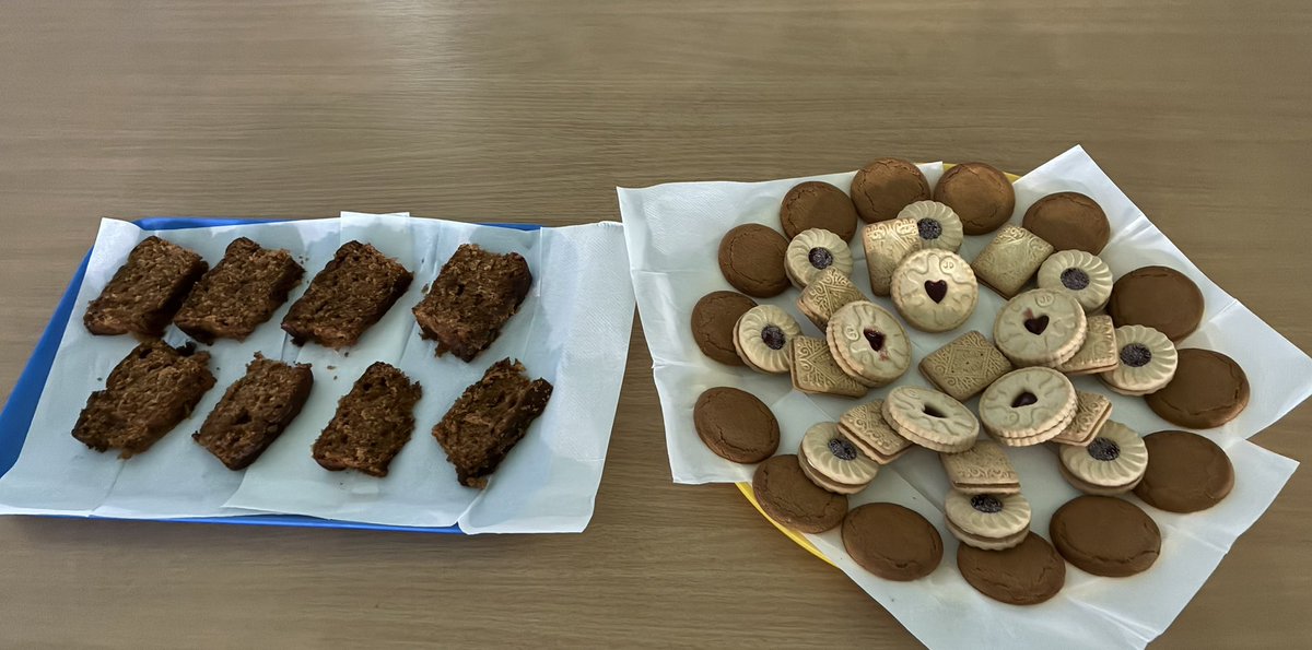 Tonight’s biscuits and cake , COYY #oufc 💛💙