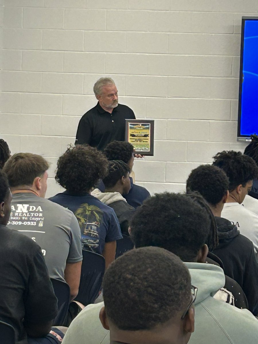 WeAreNewnan's tweet photo. We'd like to thank Jeff Gable, Siemens, and BSN Sports for coming out today to present our guys with the Georgia High School Football Daily state “Team of the Week” award! Join us this Friday Night as the Cougars host Arabia Mountain! https://t.co/B09Lnq2jUA