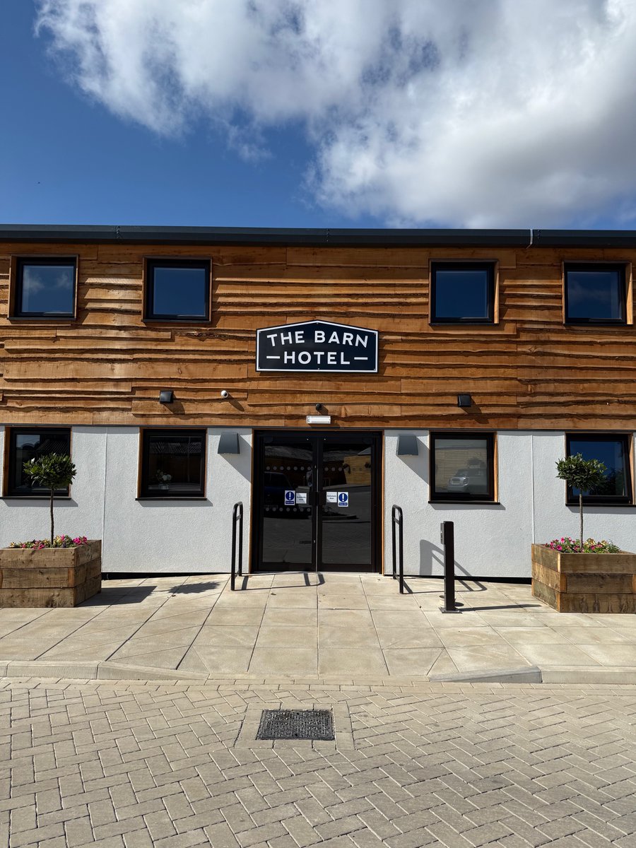 IndependentBham's tweet image. A new hotel has opened on a 4th gen farm called The Barn Hotel and it looks amazing. Located at The Barn At Berryfields, which also has a 2 AA Rosette restaurant, pizzeria, cafe and outdoor bar, this is a cool new addition to this fab family-run indie biz: thebarnatberryfields.co.uk