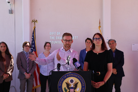 We need to get serious about making housing more affordable and getting it built faster.

That’s what my new bipartisan bill — the Cut Red Tape for Housing Act — is all about. 🧵