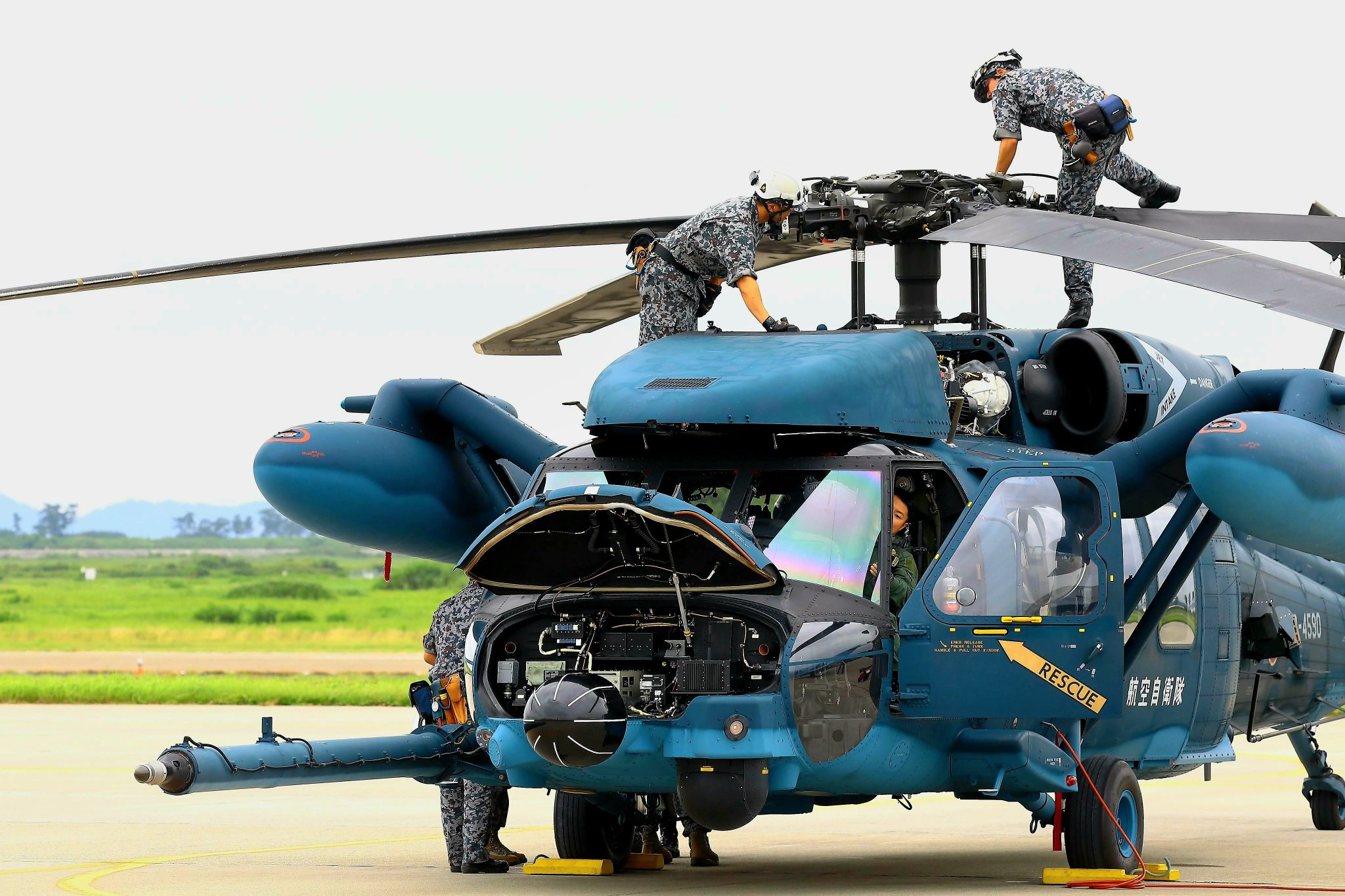 Avioni−X　UH-60J(SP)　AV440004 UH-60J(SP) Rescue Hawk 'Naha Air Rescue 40th Anniversary