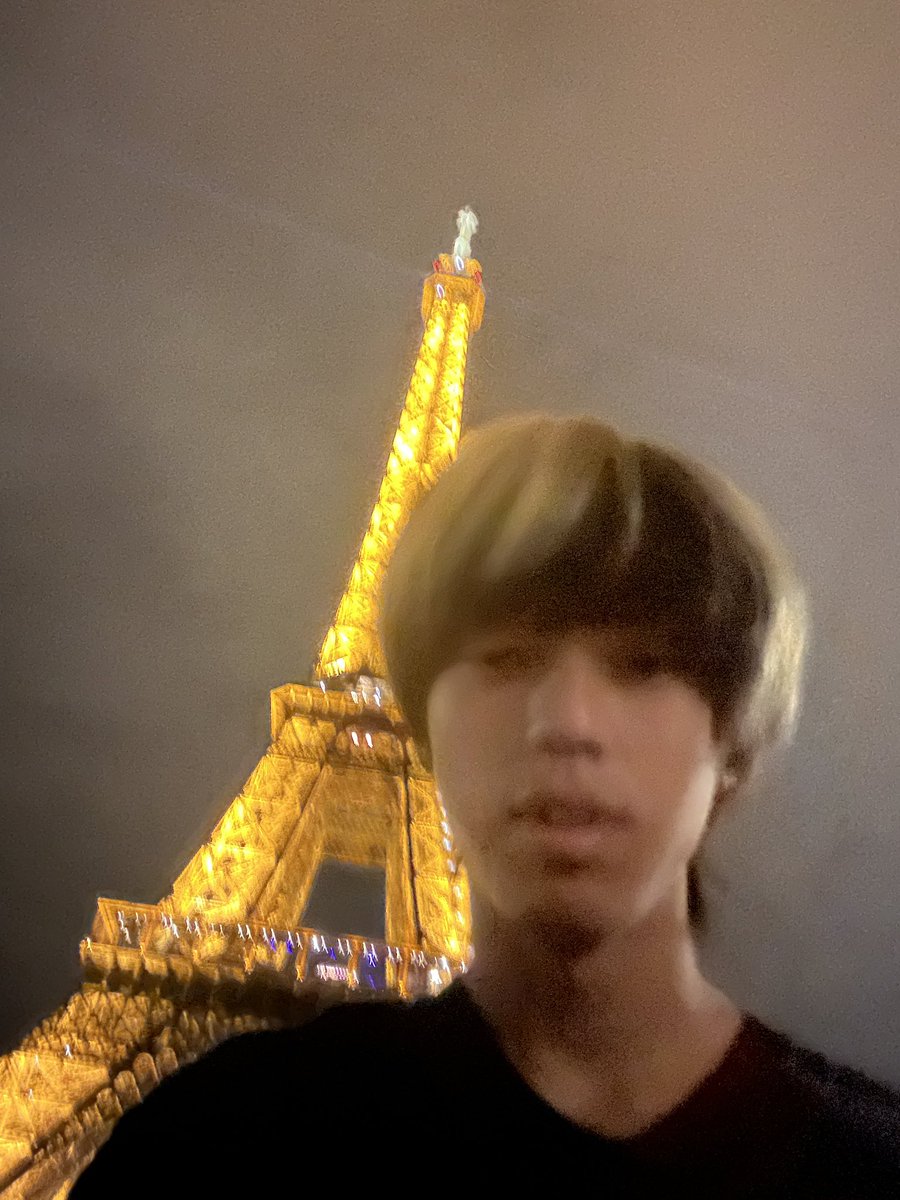 h_a_r_u_k_a1127's tweet image. 私今フランスのパリです