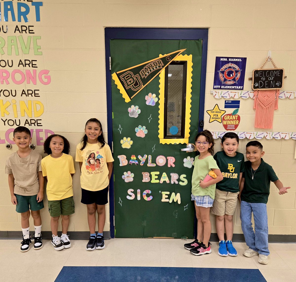 Celebrating Ott College &amp; Career Bound Day (OCCB)!!!🧡🤍💚💛#UTAustin #BaylorBears #OttWorldTour