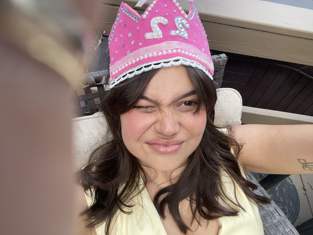 wakeupinvisible's tweet image. yay crown #crafty #hireme