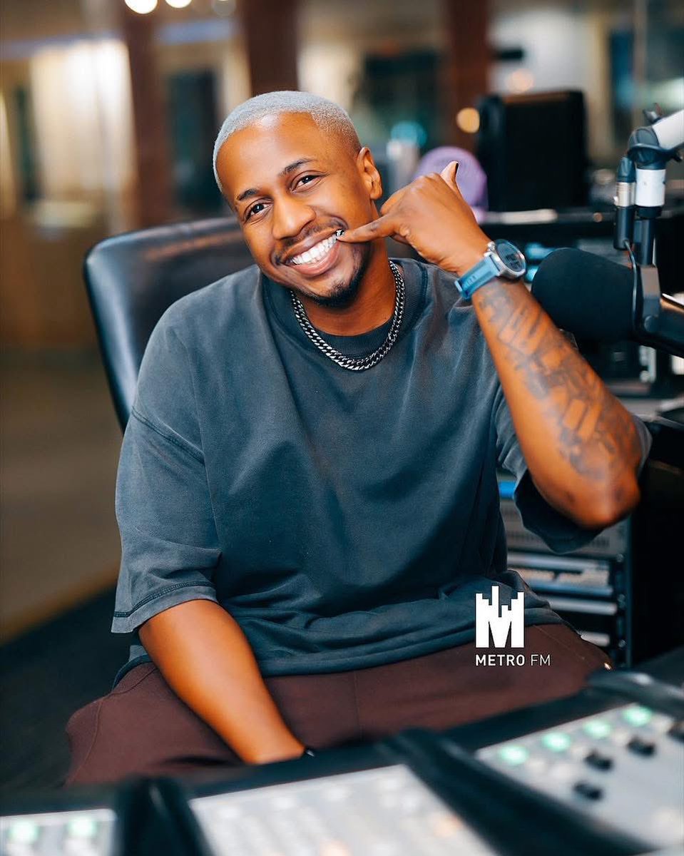 Midnight Affair with <a href="/SUPTA_DJ/">SUPTA</a> | Weekdays 00:00 - 03:00 

📲: 060 552 7303
☎️: 086 000 2160
Listen Live: metrofm.co.za