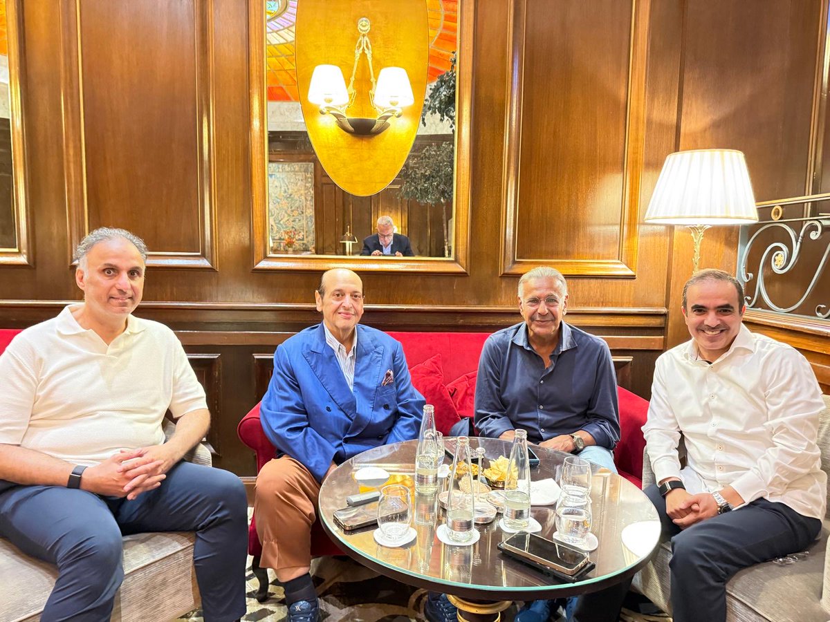 سعدت بلقاء  سعاده/ الشيخ عبدالعزيز بن عبدالرحمن بن حمد وسعاده الشيخ / عبدالرحمن بن سعود بن فهد وسعاد/ راضي بن سويد العجمي قنصل عام دوله قطر في. ميونخ ٢٧/٨/٢٥