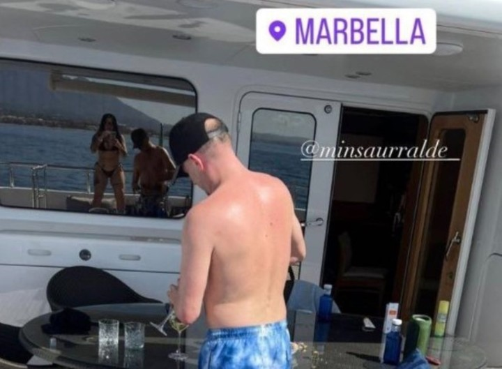 Traductor 🥹💕💐 (@traductorteama) on Twitter photo Los que agredieron a Milei en Lomas de ZAmora son los que cagan en baldes mientras bancan a este: Los que agredieron a Milei en Lomas de ZAmora son los que cagan en baldes mientras bancan a este: