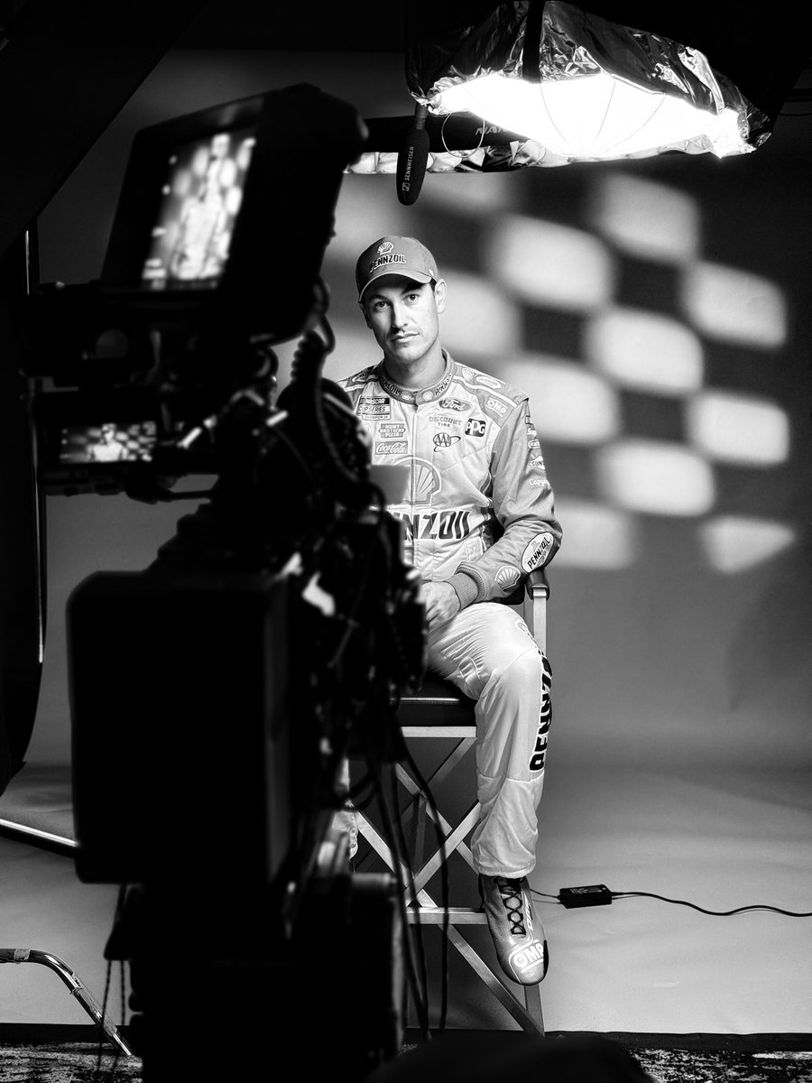 Joey Logano tweet media
