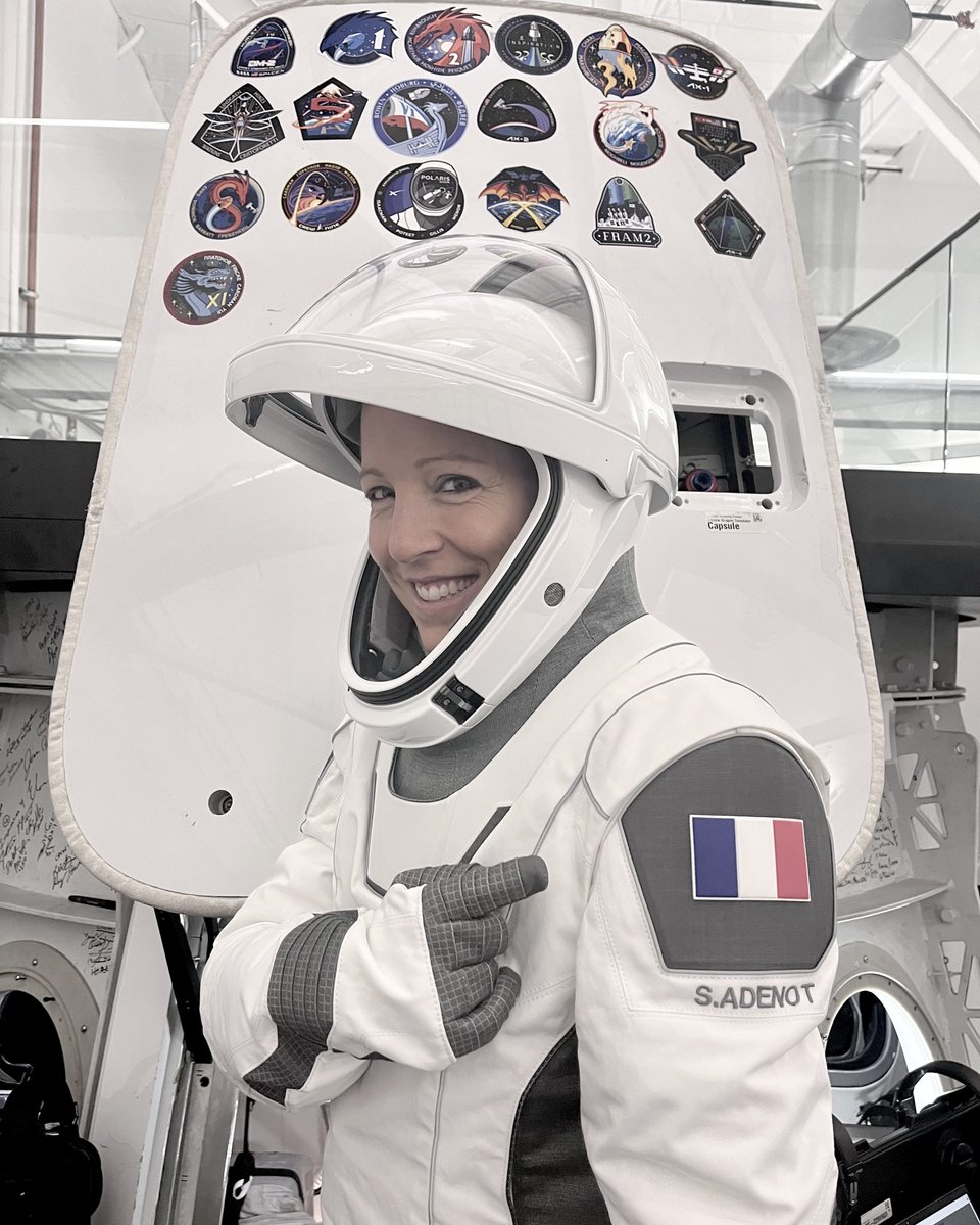 Adenot Sophie (@soph_astro) on Twitter photo _-_ Journal de bord dโune astronaute ESA _-_
{Hawthorne, California ๐บ๐ธ} Semaine 60
โจ Une semaine franchement รฉpoustouflanteโฆ
๐งโ๐ Avec mes coรฉquipiers, nous sommes allรฉs chez <a href="/SpaceX/">SpaceX</a> ร Hawthorne (Californie) pour nous familiariser avec la capsule spatiale Crew Dragonย ! La _-_ Journal de bord dโune astronaute ESA _-_
{Hawthorne, California ๐บ๐ธ} Semaine 60
โจ Une semaine franchement รฉpoustouflanteโฆ
๐งโ๐ Avec mes coรฉquipiers, nous sommes allรฉs chez <a href="/SpaceX/">SpaceX</a> ร Hawthorne (Californie) pour nous familiariser avec la capsule spatiale Crew Dragonย ! La