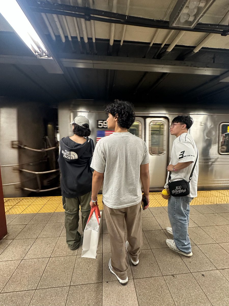 teehytv's tweet photo. NYC https://t.co/otQ1jQ0n1d