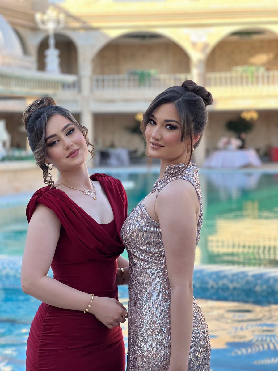 sanajanann's tweet photo. دوستای صمیمی عروس بودن خیلی کیف داشت💅 https://t.co/1mEszrZ8KH
