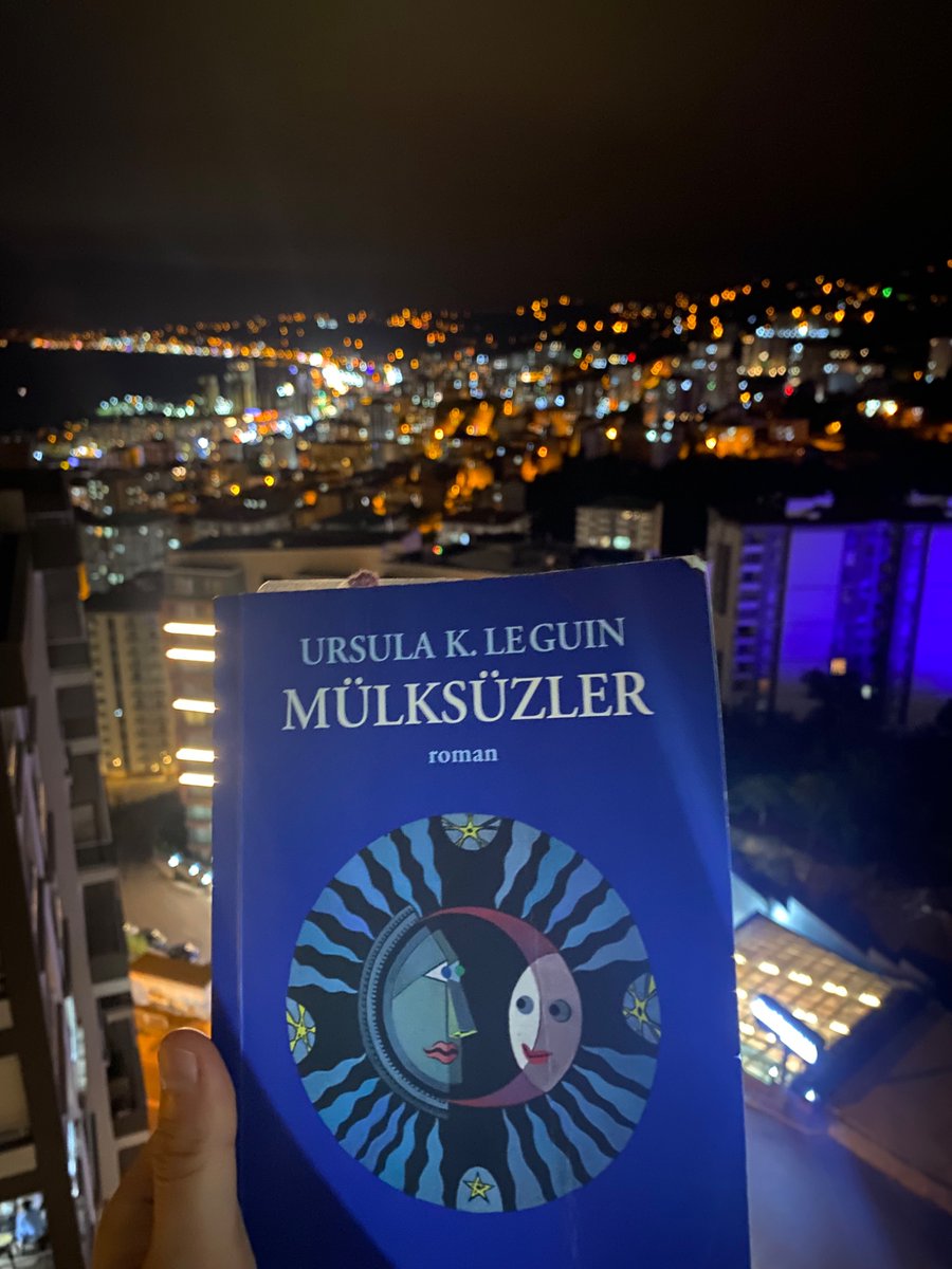 ‘İnsanın yaşamı boyunca beklediği bir şeyin gerçekleştiğini bilmesi de gariptir, fazlasıyla garip’  ….

Tekrar okunacak , tekrar düşünülecek ikircikli bir ütopya🌸