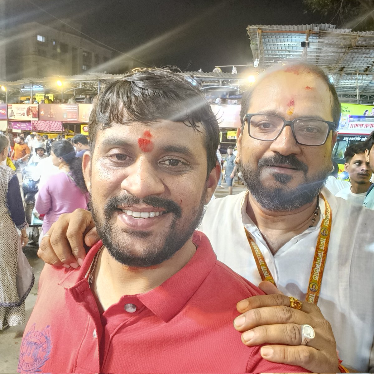 Siddharth Gour (@siddharth_sg) on Twitter photo प्रति वर्ष की तरह इस वर्ष भी गणेश चतुर्थी के अवसर पर भाई <a href="/ashokmistry4545/">EF❤️Ashok Mistry™️</a> के साथ लालबाग के राजा के चरणस्पर्श दर्शन का सौभाग्य प्राप्त हुआ 🙏
<a href="/SrBachchan/">Amitabh Bachchan</a> कुशल स्वास्थ प्रसन्न मन हेतु प्रार्थनाएं, इस परिवार के जनक का कोटि कोटि आभार 🙏 प्रति वर्ष की तरह इस वर्ष भी गणेश चतुर्थी के अवसर पर भाई <a href="/ashokmistry4545/">EF❤️Ashok Mistry™️</a> के साथ लालबाग के राजा के चरणस्पर्श दर्शन का सौभाग्य प्राप्त हुआ 🙏
<a href="/SrBachchan/">Amitabh Bachchan</a> कुशल स्वास्थ प्रसन्न मन हेतु प्रार्थनाएं, इस परिवार के जनक का कोटि कोटि आभार 🙏