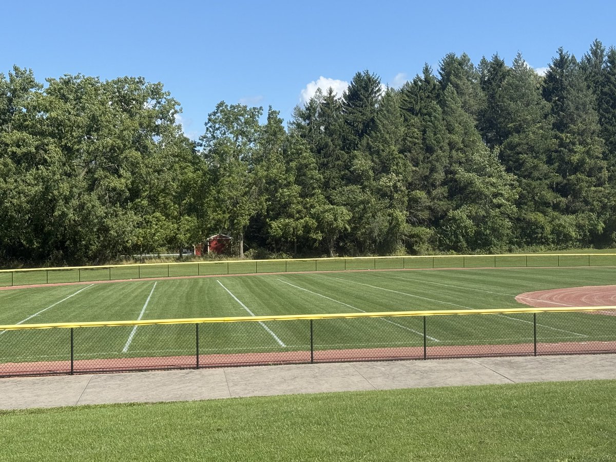 Orchard Park Quakers Football (@opquakersfb) on Twitter photo Doesn't matter to us, corn field, tennis court or the 219
as long as we can get better together! #DMGB Doesn't matter to us, corn field, tennis court or the 219
as long as we can get better together! #DMGB