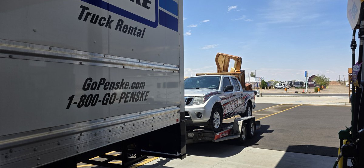 Another work drive across the country.. So it's all ready a little sketchy with load in the truck.. But also the straps on the nissan kept comming off