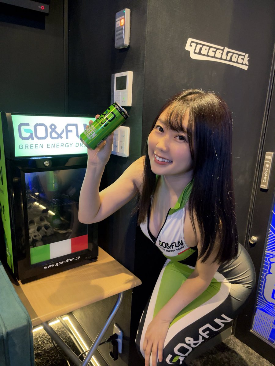 suzuno_yakumo's tweet image. おはようございます☀
今日も #楽しく行こうぜッ (๑•̀ㅂ•́)و✧ｸﾞｯ
はじめてのGO&amp;amp;FUNコスチューム🇮🇹✨
グリーンエナジードリンク🥤💚

#GOandFUN #GOFUN
#レースクイーン
#レースアンバサダー
#ZENKAIRACING 
#GRACETRACK
